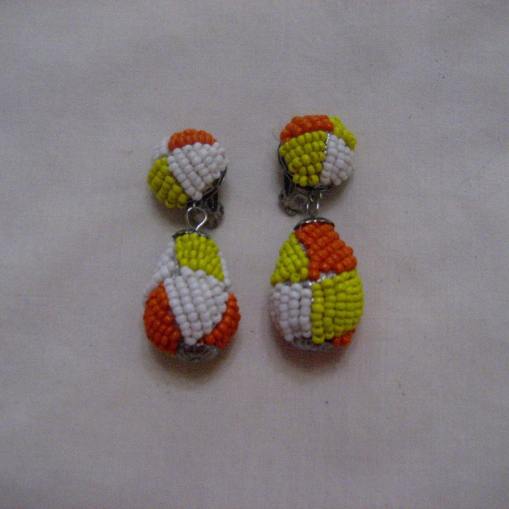 Vintage 60s Brightly Colored Beaded Clip Ons 27$